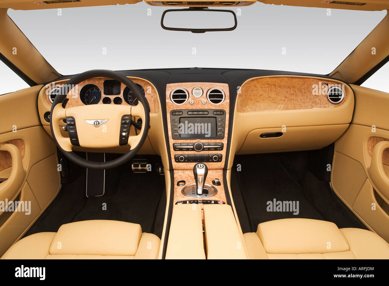 2007 Bentley Continental GTC in White - Dashboard, center console, gear shifter view Stock Photo