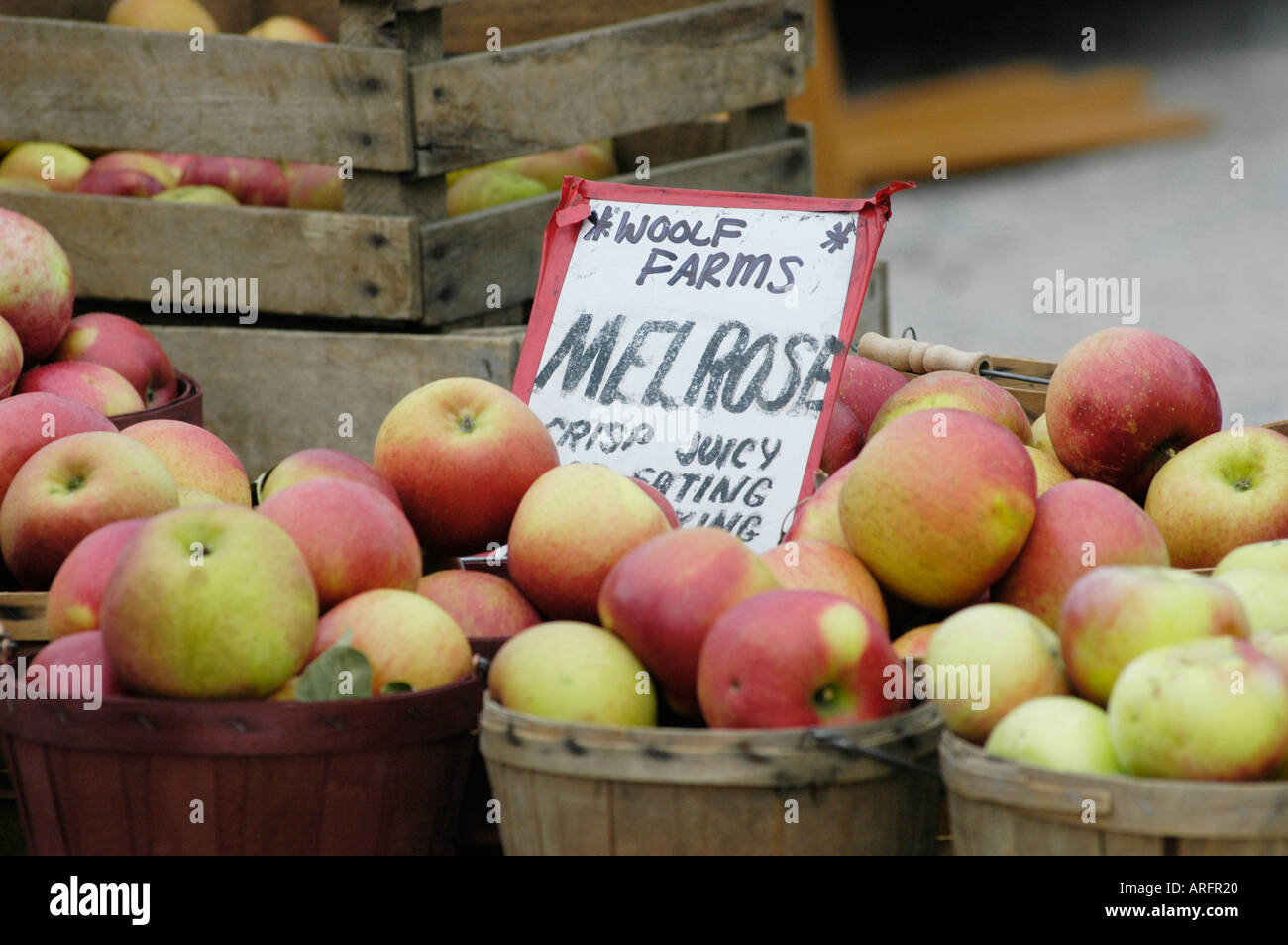 Apples For Sale At Farmers Market In Real Amish Country Of Ohio Usa Stock Photo Alamy