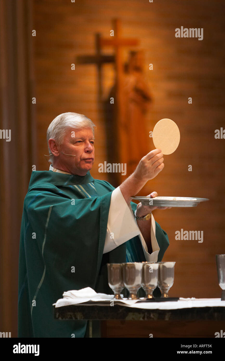 Priest catholic church mass hi res stock photography and images Alamy Priest catholic church mass hi res stock photography and images Alamy