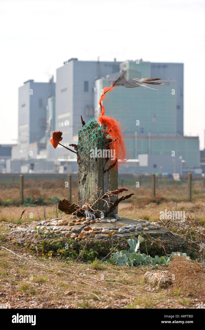 Found object sculpture and AGR reactors Dungeness Stock Photo
