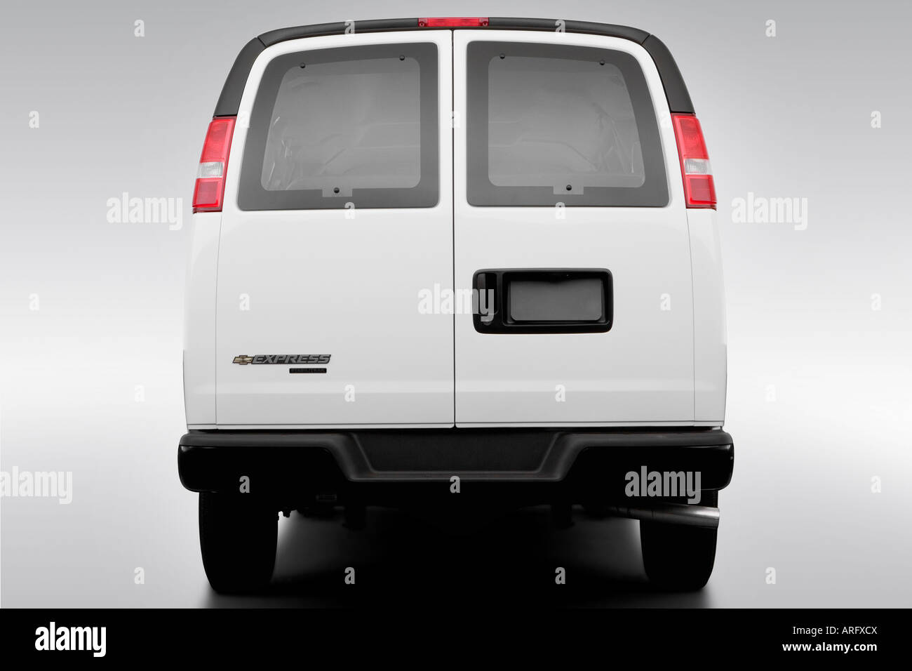 2007 Chevrolet Express 3500 LT in White - Low/Wide Rear Stock Photo - Alamy