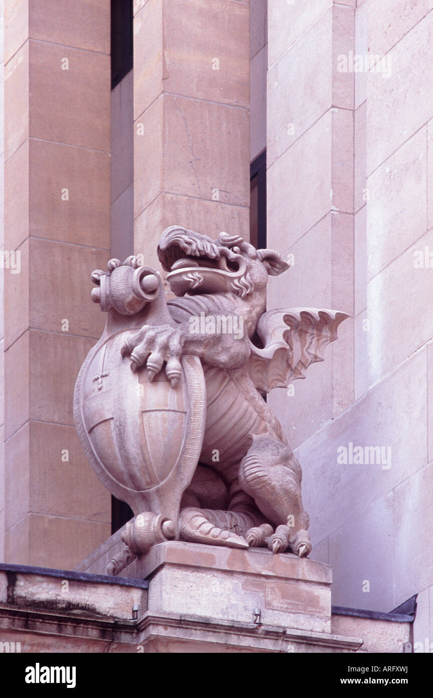 Stone dragon statue (by Tim Crawley) supporting City of London shield atop Temple Bar, Paternoster Square, City of London Stock Photo
