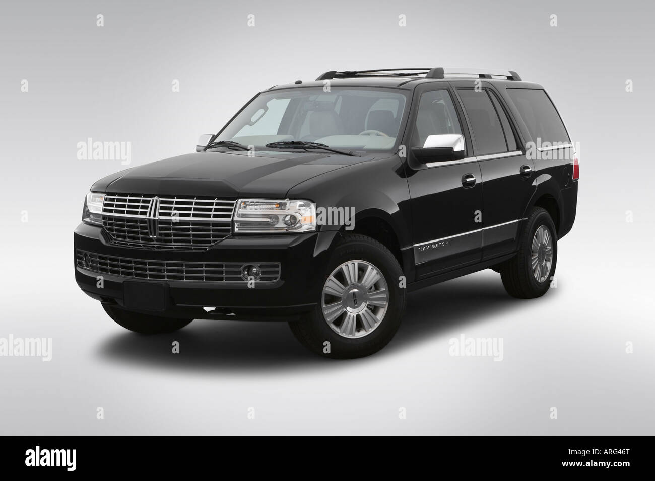 2007 Lincoln Navigator Ultimate in Black - Front angle view Stock Photo ...