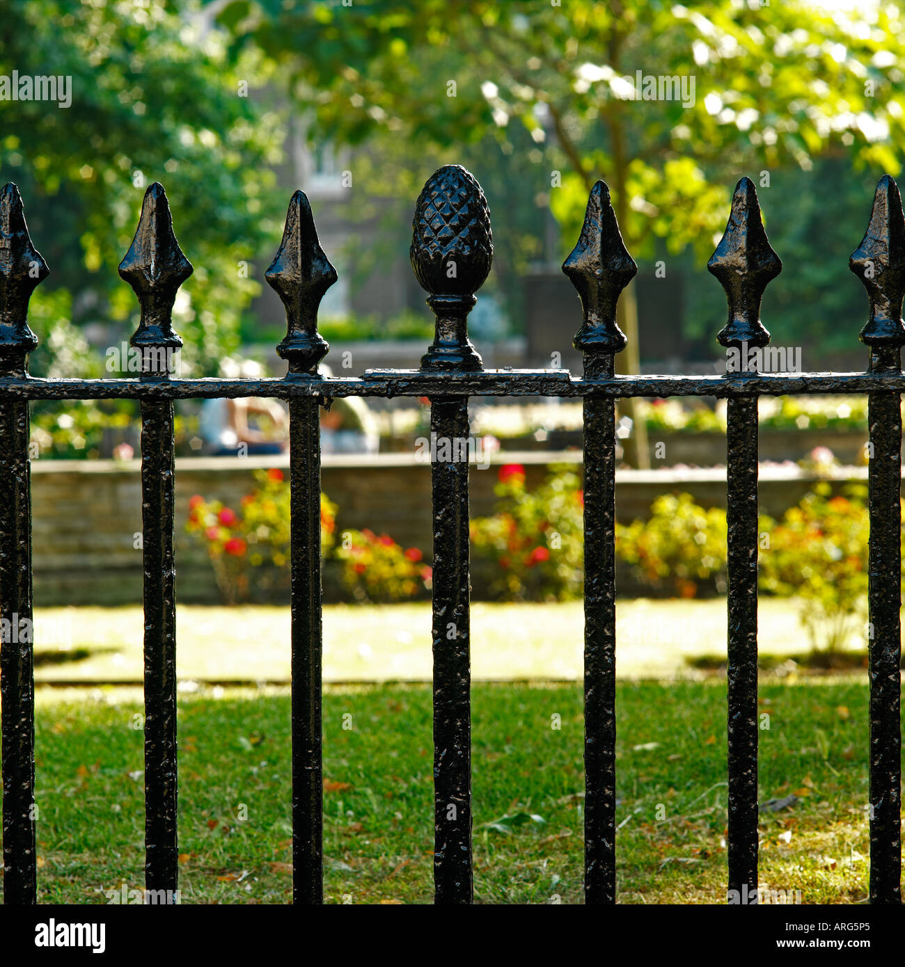 Wrought iron park fence de Beauvoir Square London Borough Hackney ...