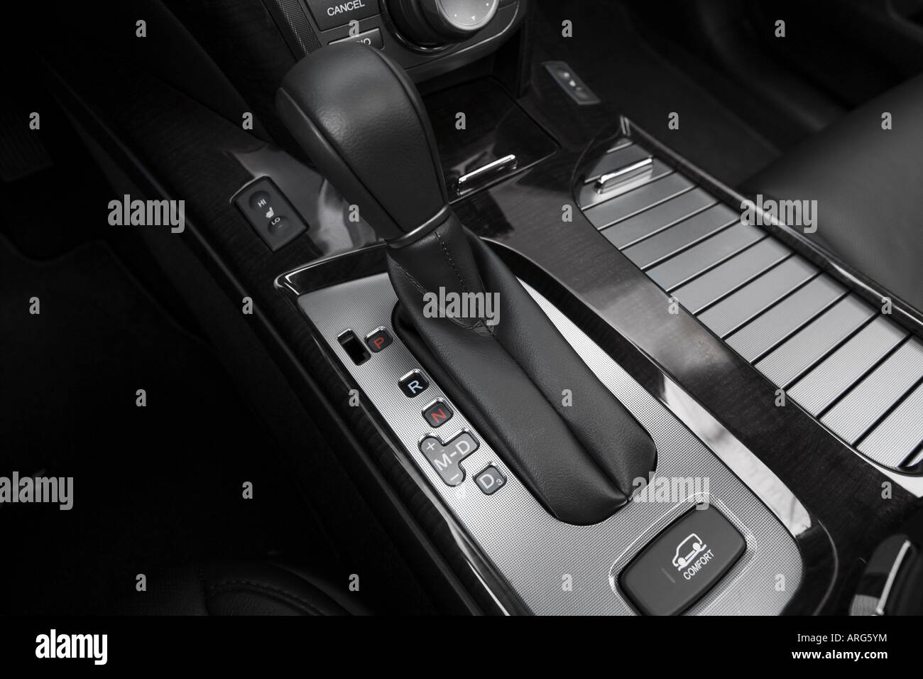 2007 Acura MDX in Silver Gear shifter/center console Stock Photo Alamy