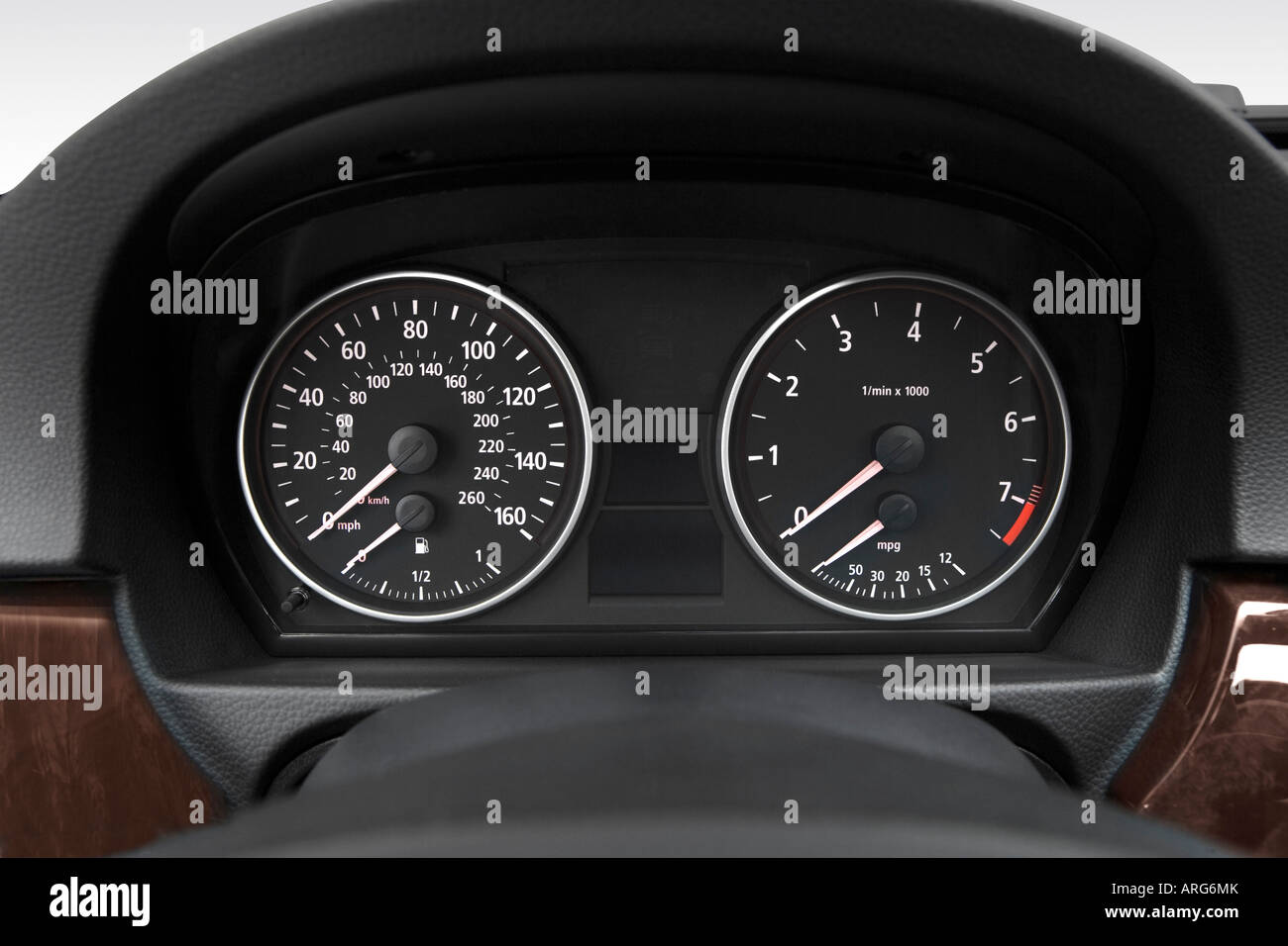 2007 BMW 3-series 328i in Gray - Speedometer/tachometer Stock Photo - Alamy
