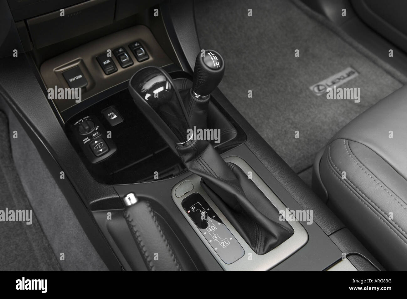 2007 Lexus GX 470 in Beige Gear shifter/center console Stock Photo