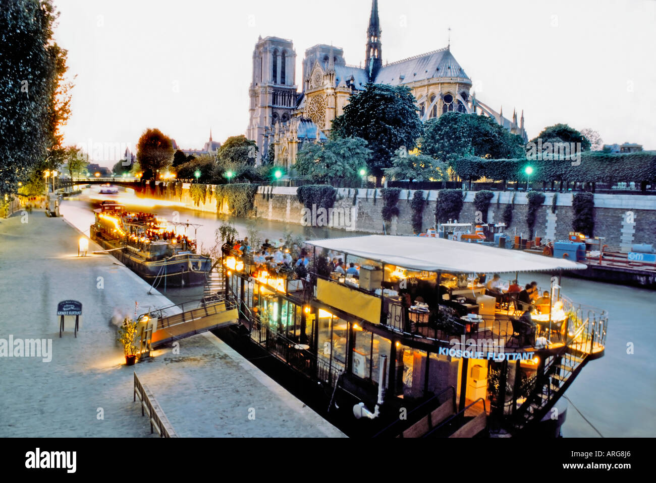Paris France, Moored Peniche Boat French Bistro Restaurant on Seine River  with Notre Dame Cathedral, "The Kiosque Stock Photo - Alamy