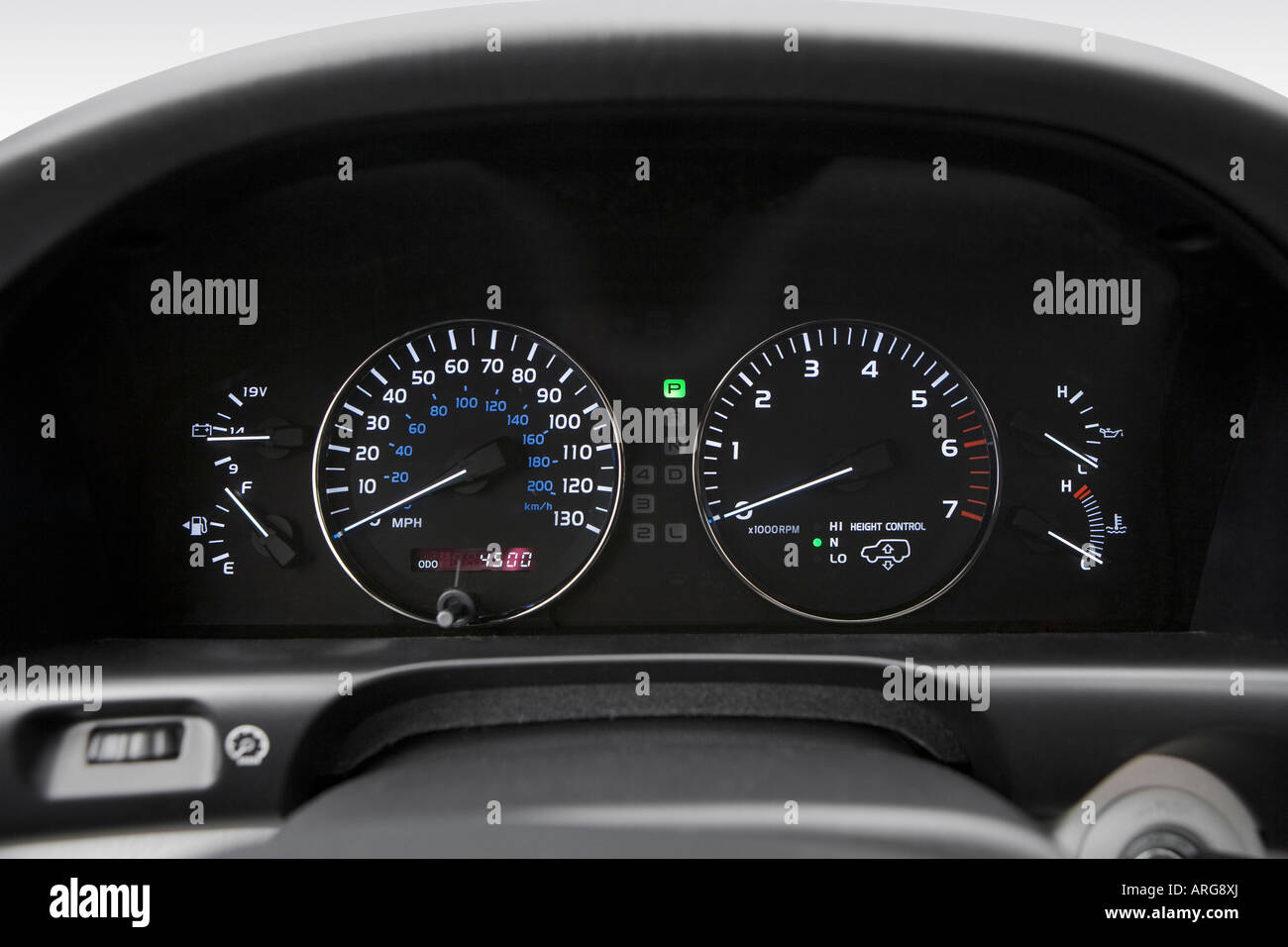 2007 Lexus LX 470 in Gray Speedometer/tachometer Stock Photo Alamy