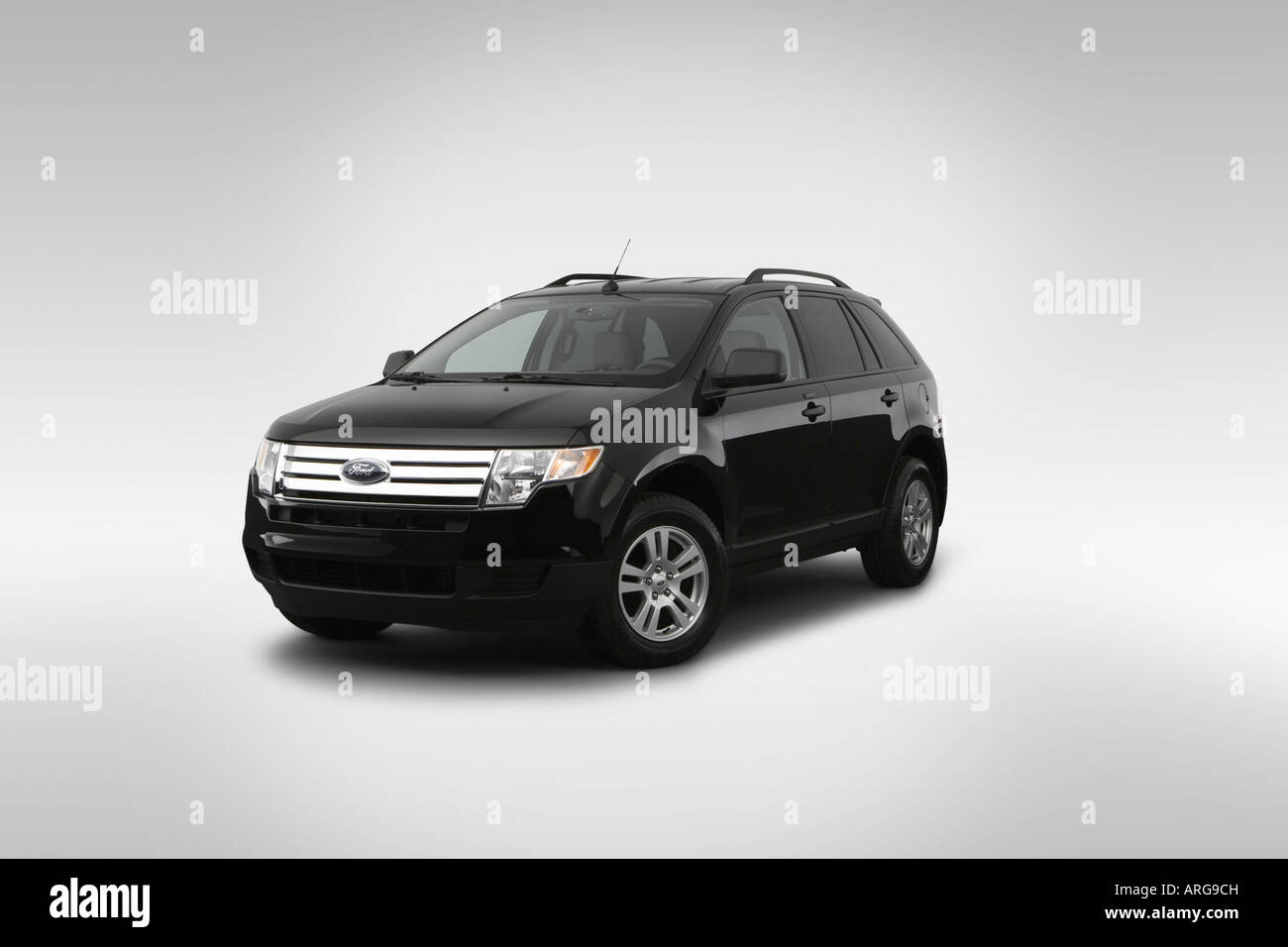 2007 Ford Edge SE in Black - Front angle view Stock Photo