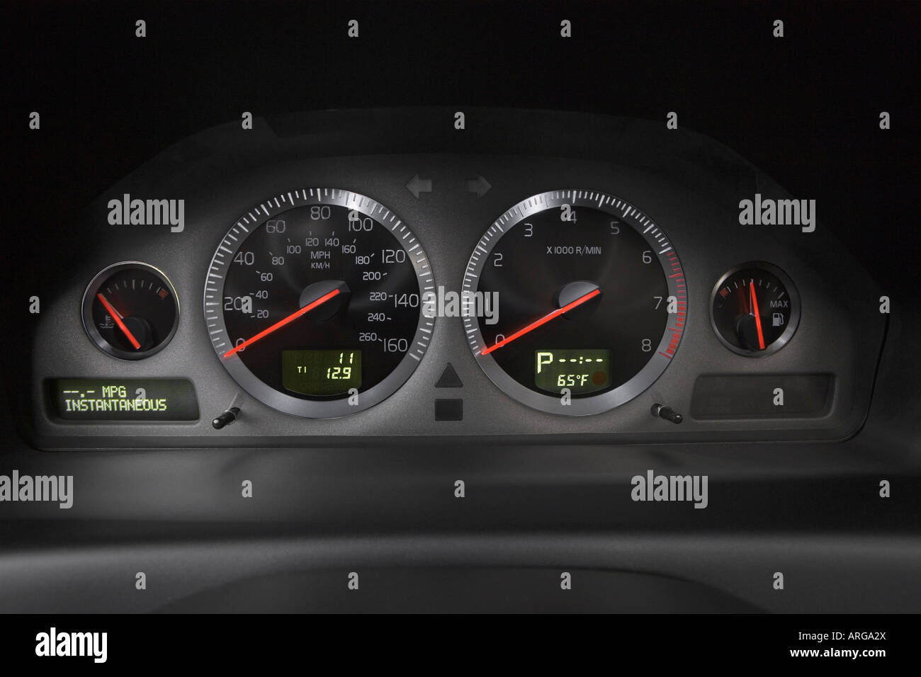 2007 Volvo XC70 2.5T in Beige - Speedometer/tachometer Stock Photo