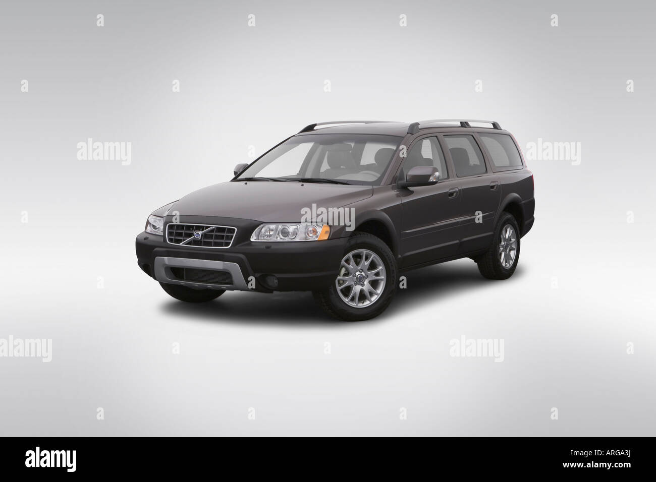 2007 Volvo XC70 2.5T in Beige - Front angle view Stock Photo