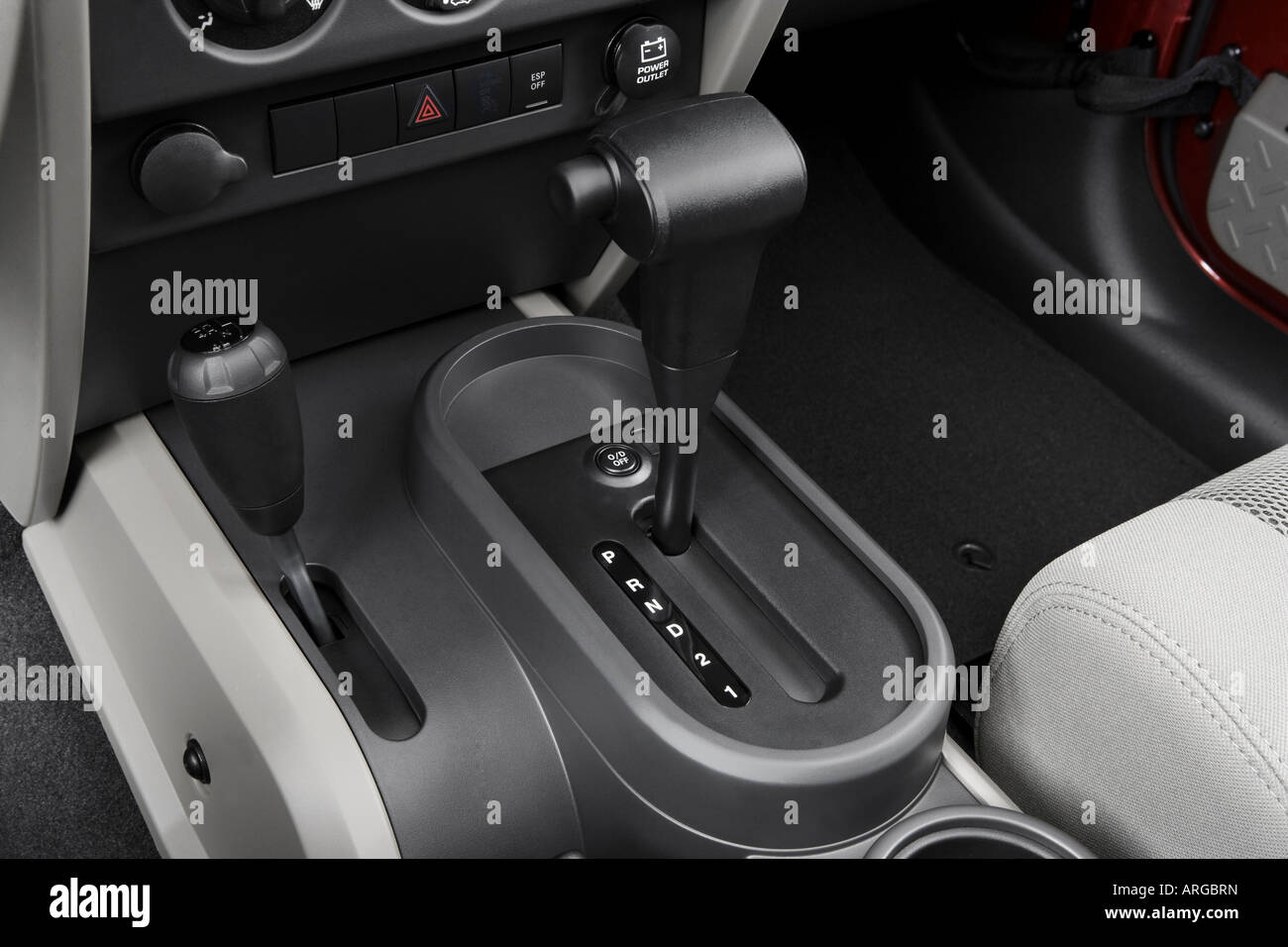 2007 Jeep Wrangler Sahara in Red - Gear shifter/center console Stock Photo  - Alamy