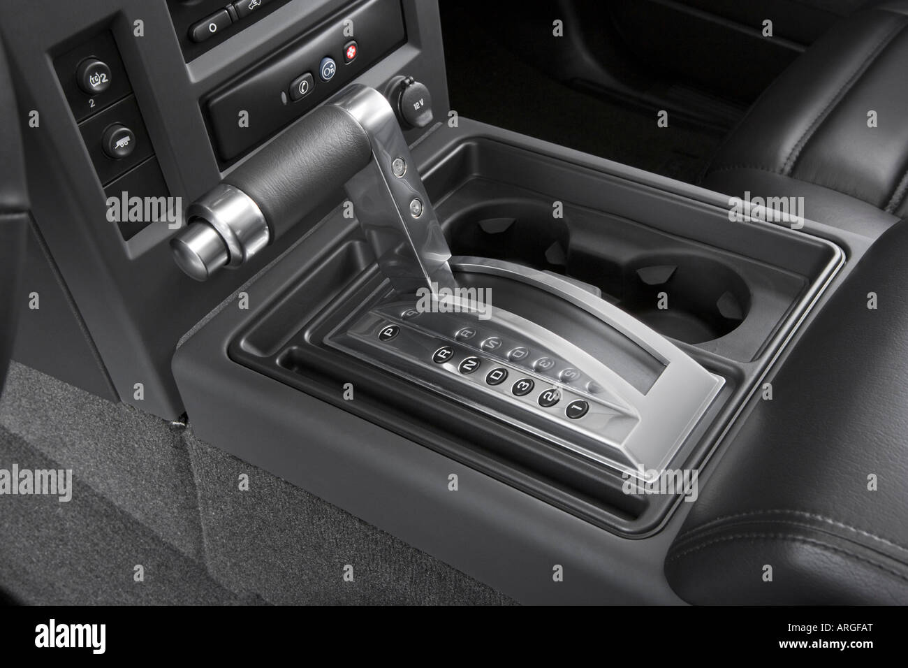 2007 Hummer H2 SUT in Black Gear shifter/center console Stock Photo