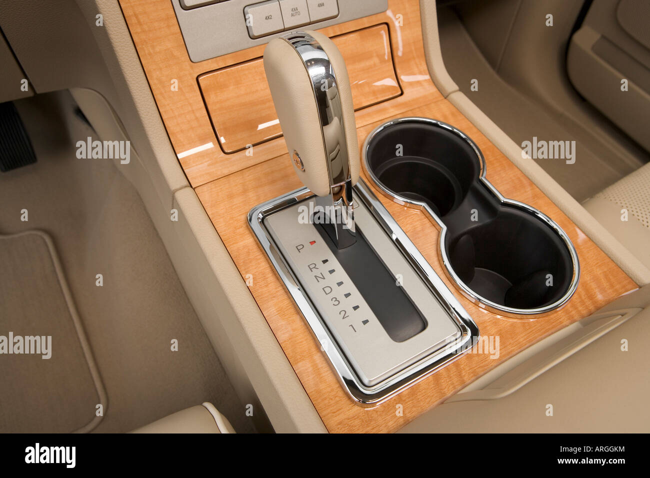 2007 Lincoln Navigator Ultimate in Black Gear shifter/center console