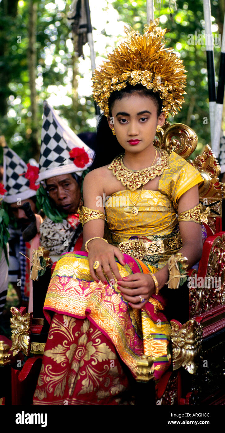 Balinese funeral procession, body Carried to the cremation, bamboo, paper, silk, flowers, Hindu universe, crowd, group, people, men, women, Indonesia, Stock Photo