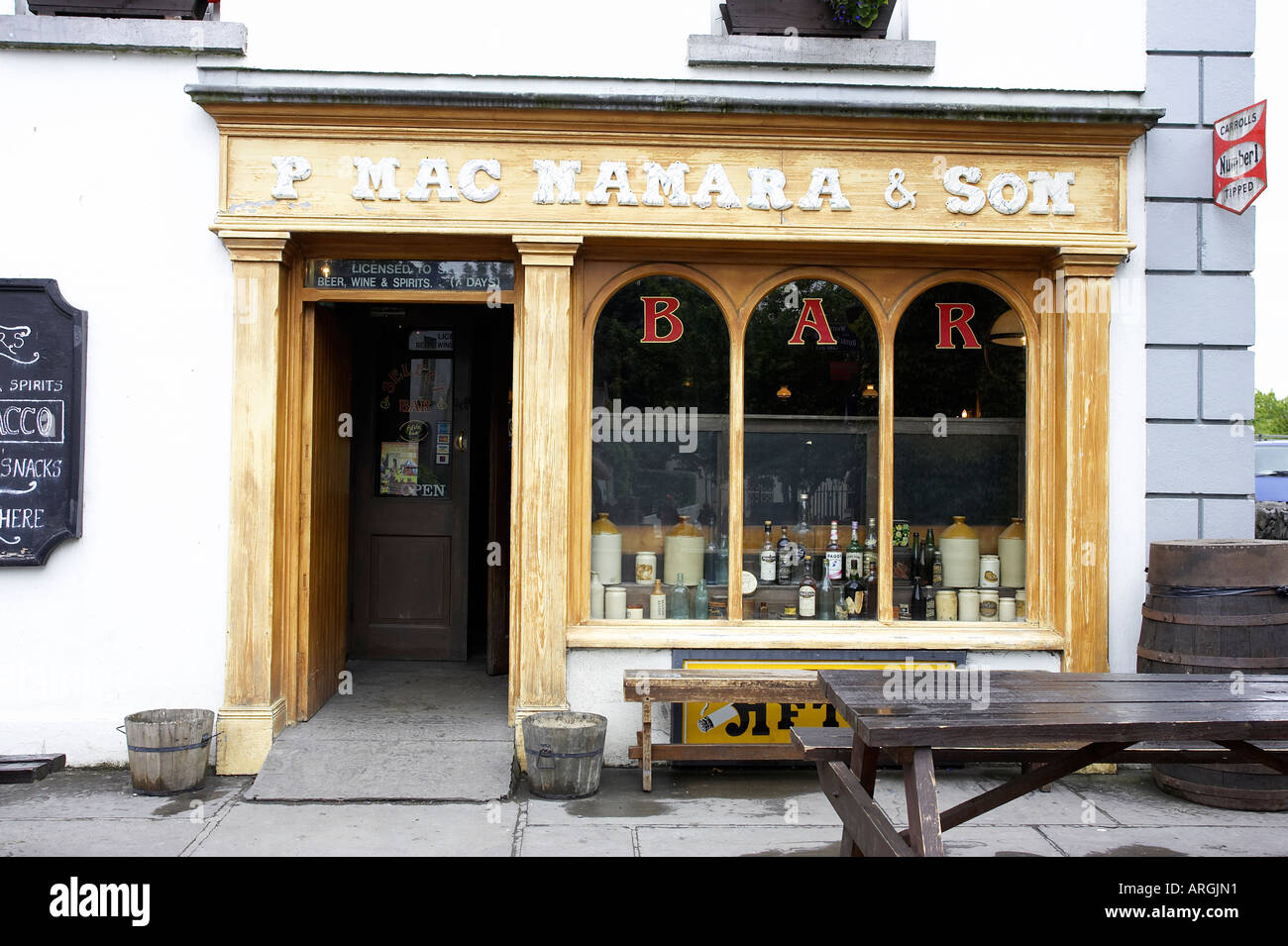 Clare hotel pub hi-res stock photography and images - Alamy