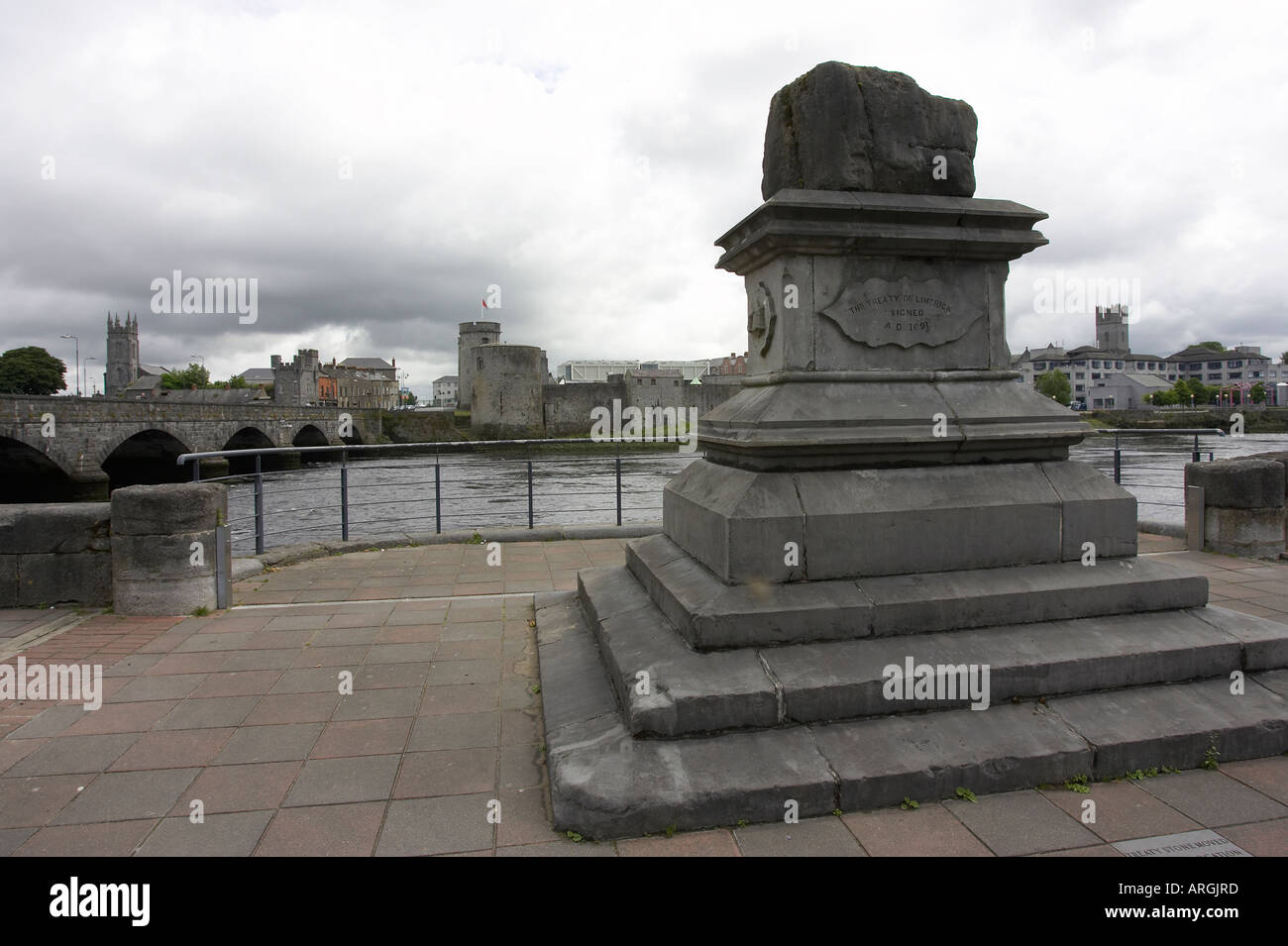 The Treaty Stone Limerick on which the treaty of Limerick was signed on 3rd October 1691 starting the wild geese thomond bridge Stock Photo