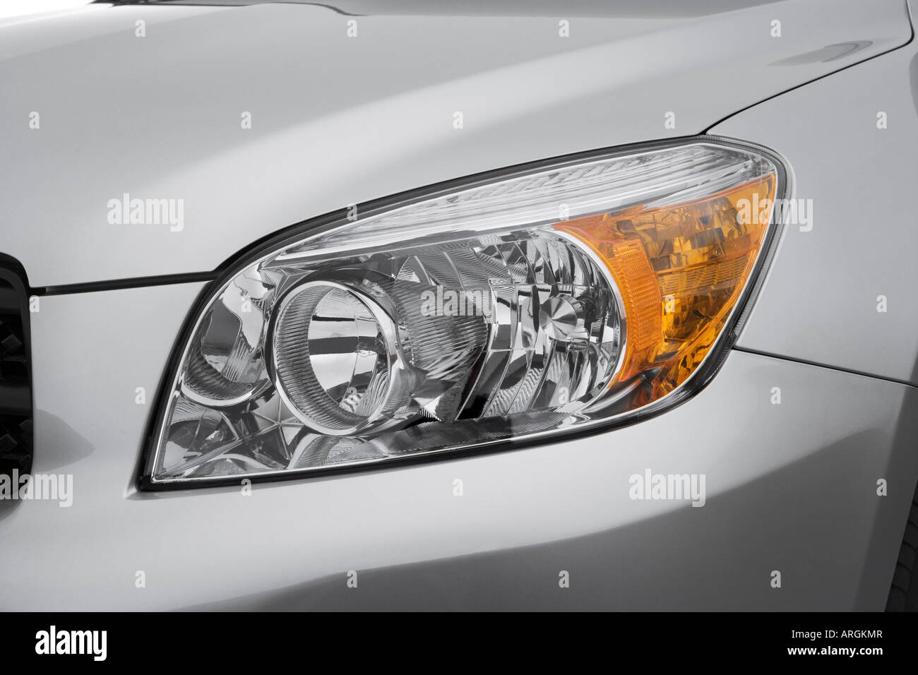 2007 toyota rav4 in silver hi-res stock photography and images - Alamy