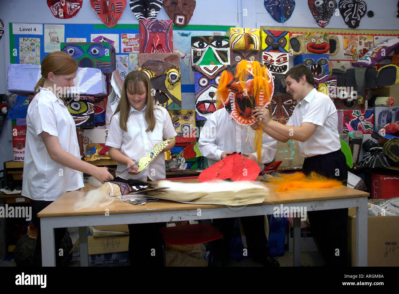 School children uk masks hi-res stock photography and images - Alamy