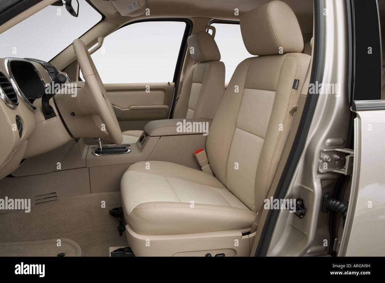 07 Ford Explorer Xlt In Gold Front Seats Stock Photo Alamy 07 Ford Explorer Xlt In Gold Front Seats Stock Photo Alamy