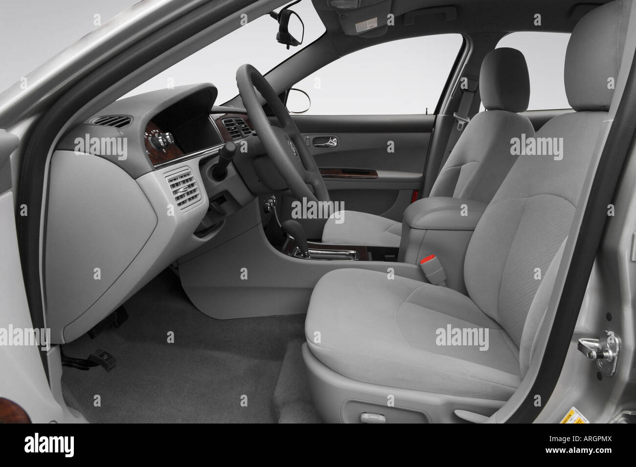 Buick LaCrosse: Front Seat Buick LaCrosse: Front Seat