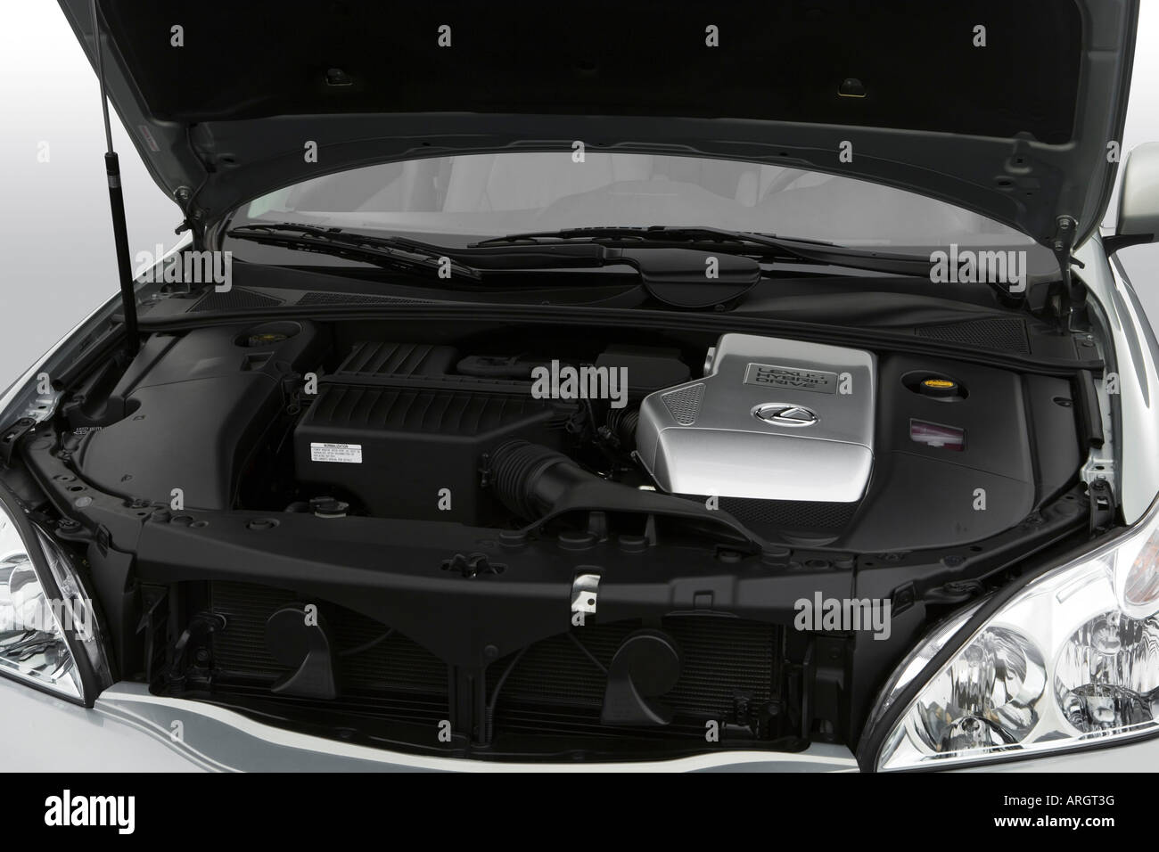 2007 Lexus RX 400h Hybrid in Beige - Engine Stock Photo - Alamy