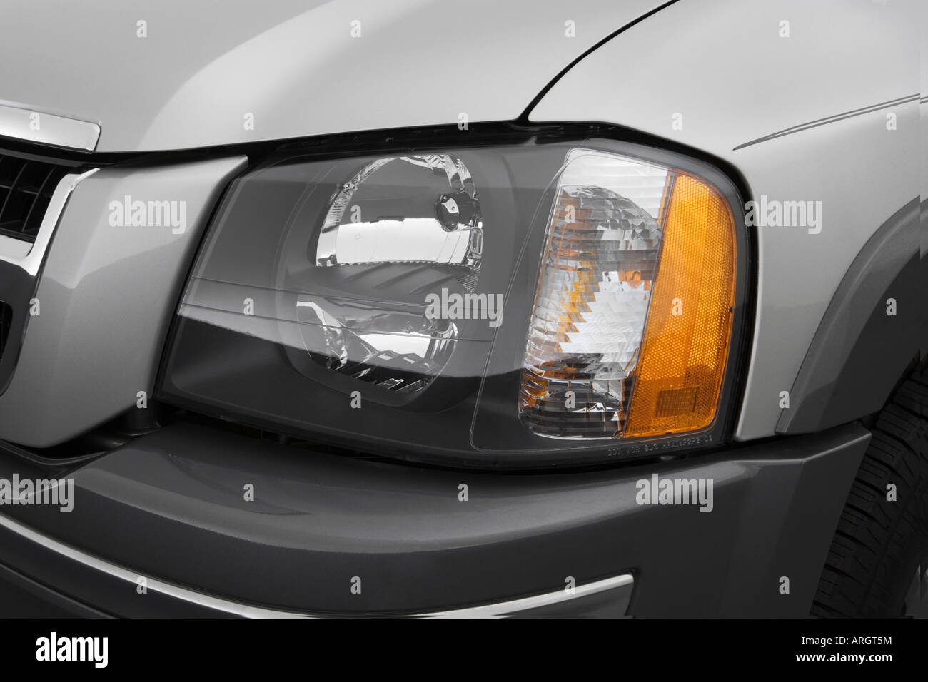 2007 Isuzu Ascender In Silver Headlight Stock Photo Alamy