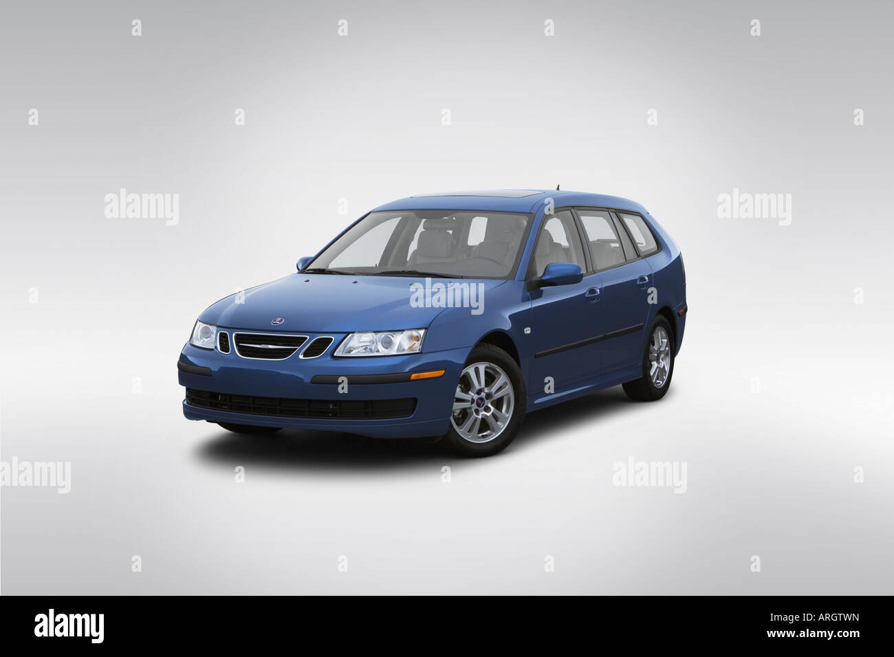 2007 Saab 9-3 2.0T Sport Combi in Blue - Front angle view Stock Photo