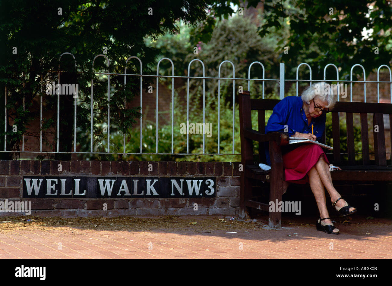 Well walk london hampstead hi-res stock photography and images - Alamy