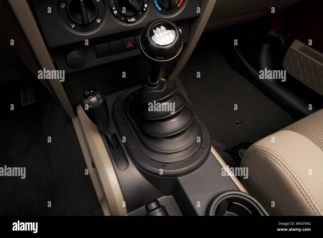 2007 Jeep Wrangler Unlimited Sahara in Red - Gear shifter/center console  Stock Photo - Alamy