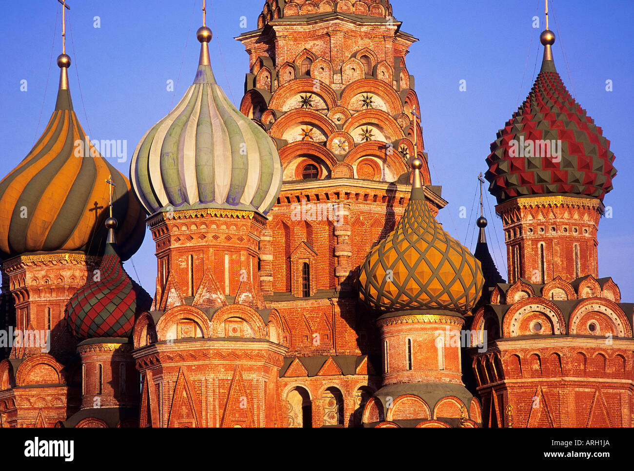 Colourful cupolas on towers decorated with kokosniki or semicircular