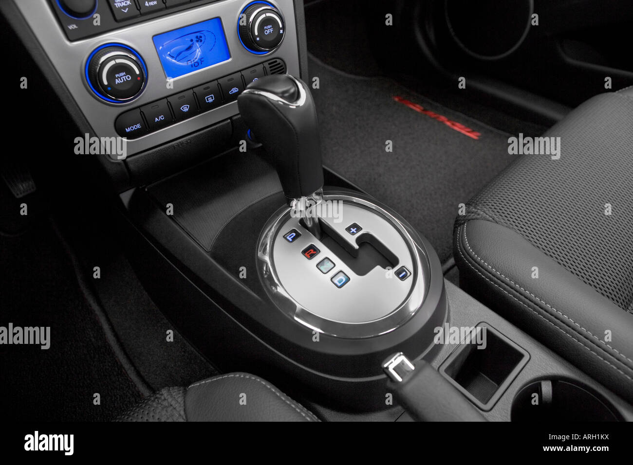 2007 Hyundai Tiburon GT in Gray - Gear shifter/center console Stock Photo