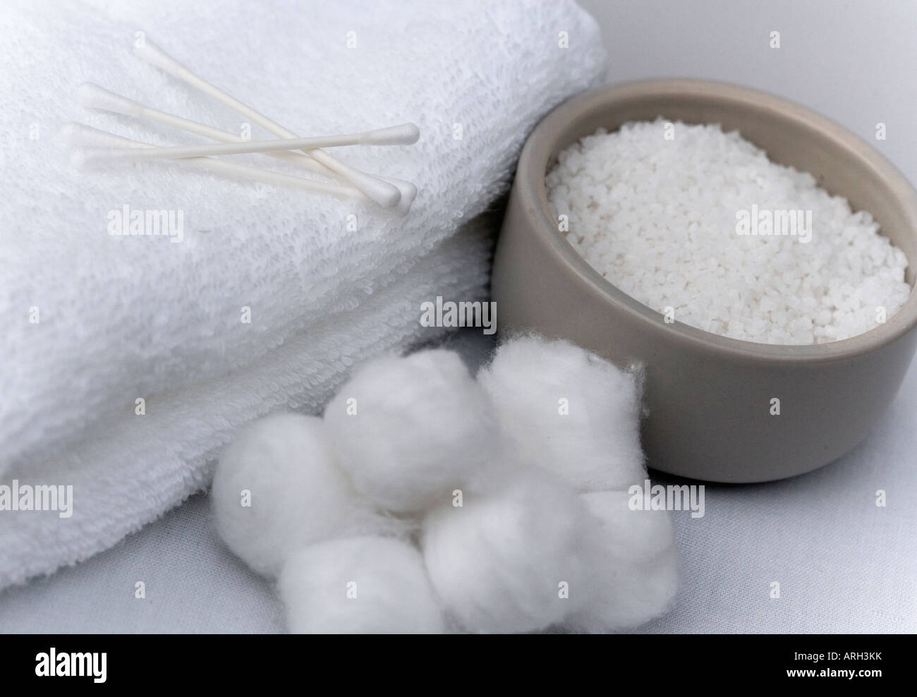 Cotton wool buds hires stock photography and images Alamy