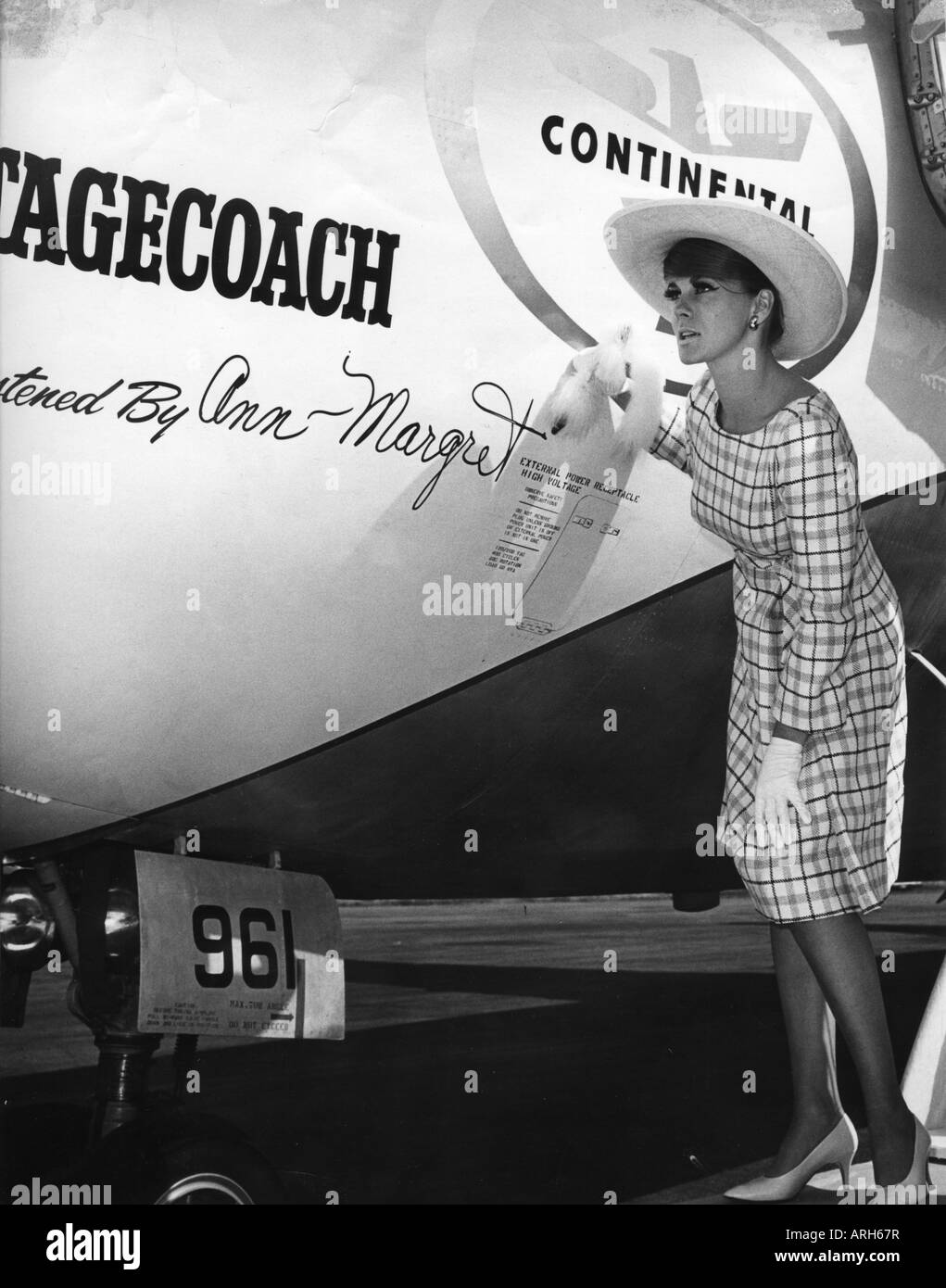 Ann margret stagecoach 1966 hi-res stock photography and images