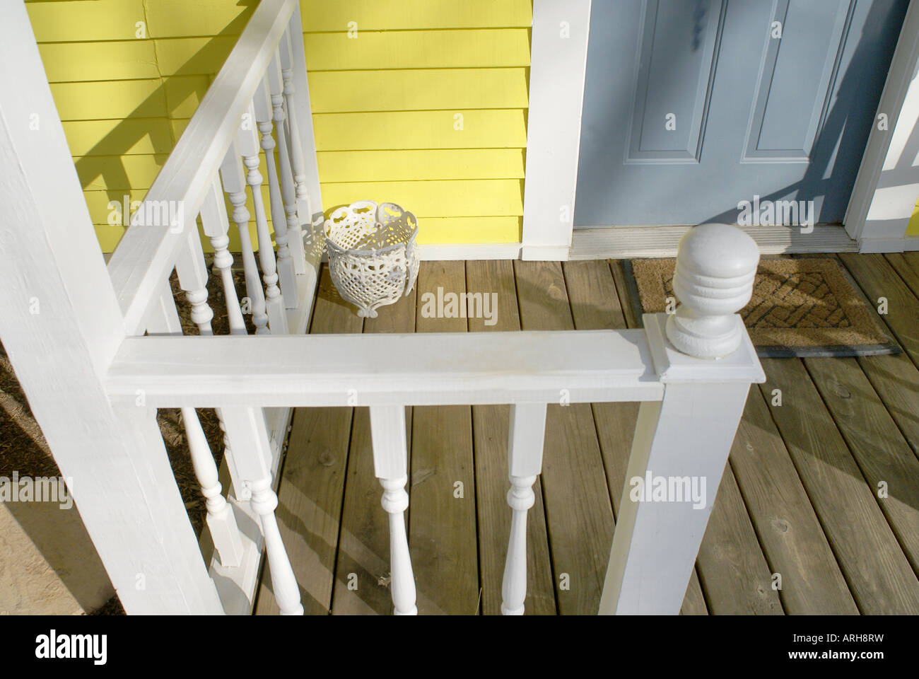 White porch rails hi-res stock photography and images - Alamy