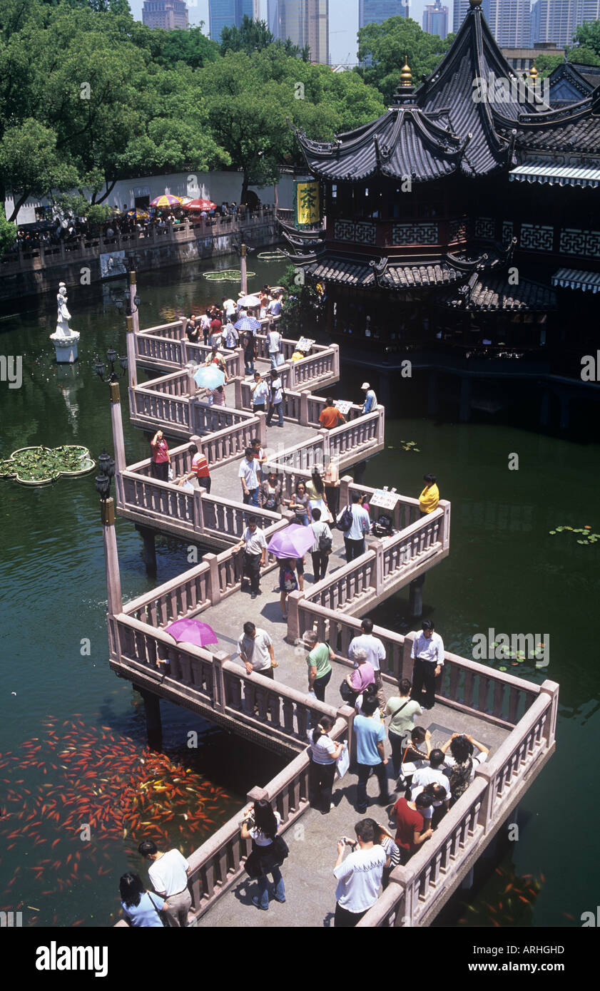 Aerial view of Zig Zag bridge with restaurant terrace Old tradition style red and black buildings of Yu Gardens Bazaar Shanghai Stock Photo