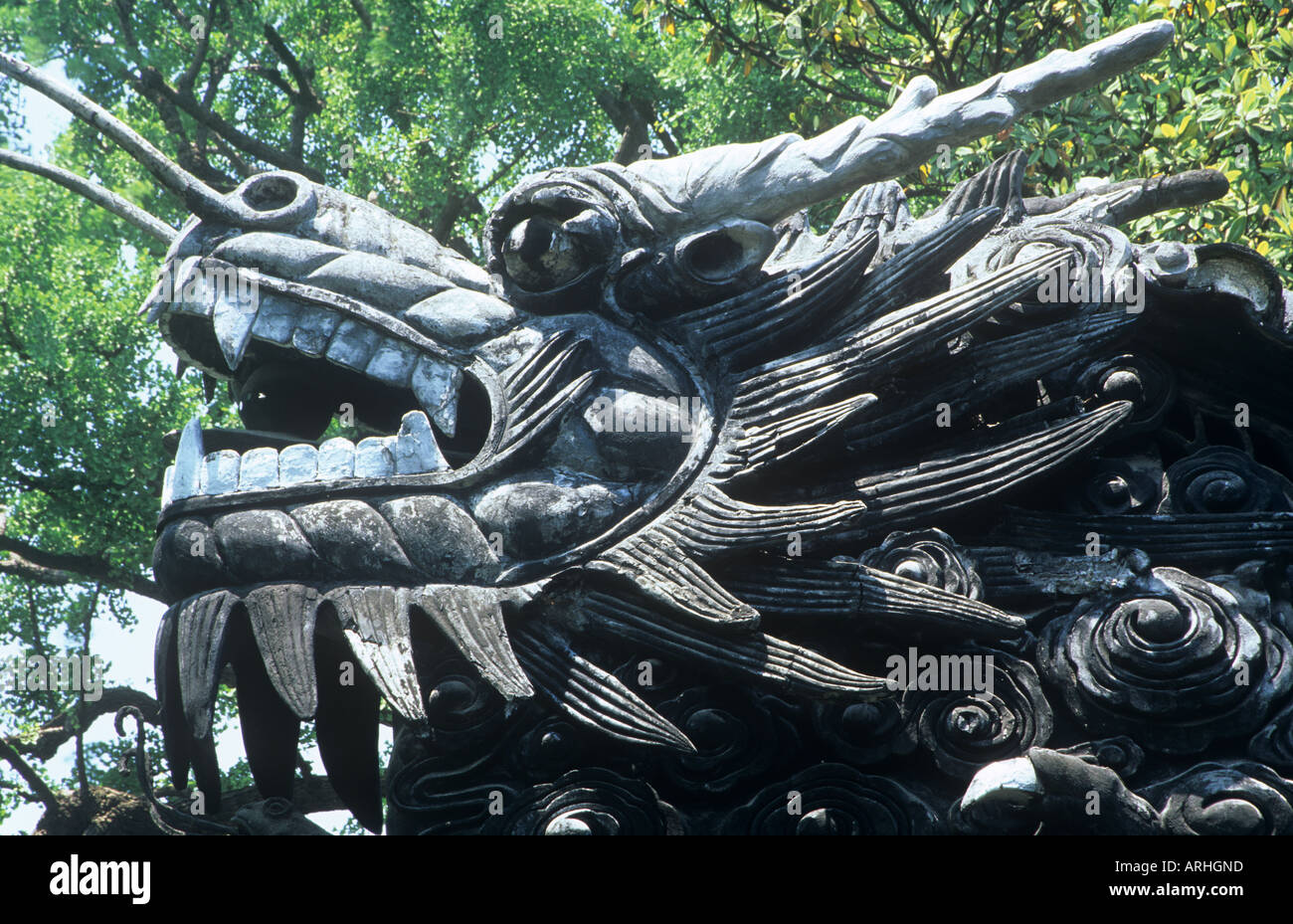 Carved dragon head hi-res stock photography and images - Alamy