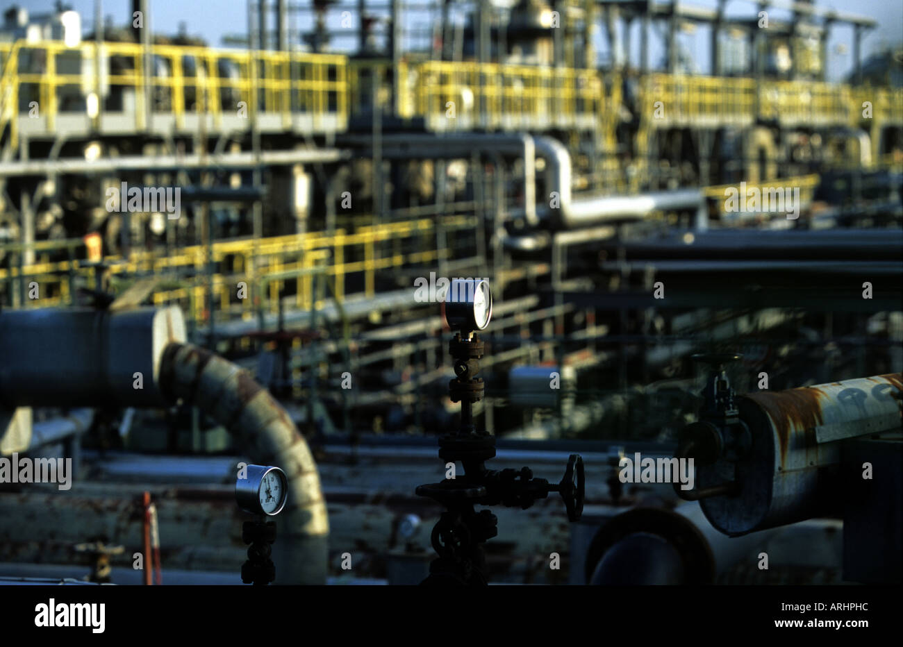 Royal dutch shell oil refinery hi-res stock photography and images - Alamy