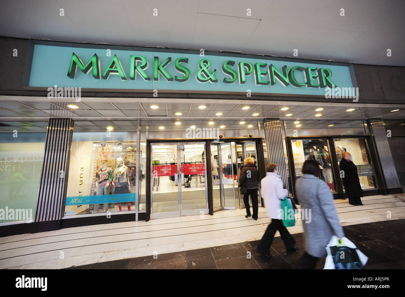 Glasgow High Street Shops Marks Spencer Argyle Street Stock Photo Alamy