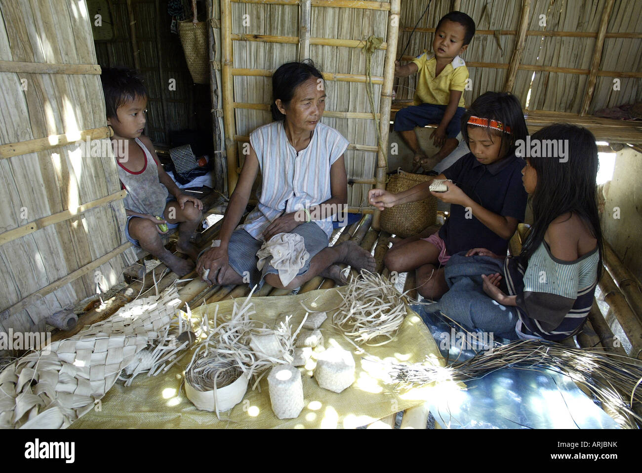 Oriental Mindoro The Hanunuo At Panaytayan Mangyan, 56 OFF