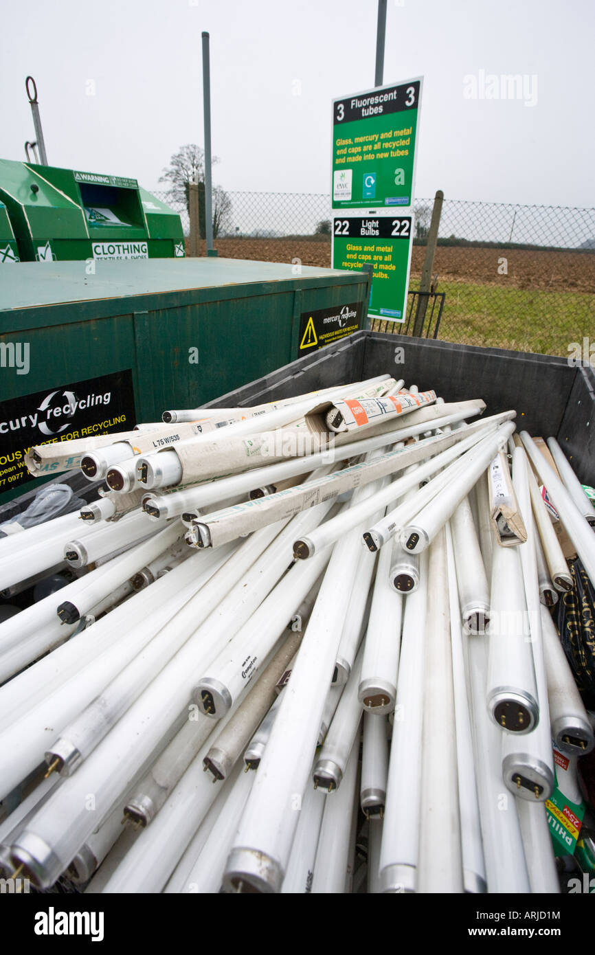 Fluorescent tube strip lighting hires stock photography and images Alamy