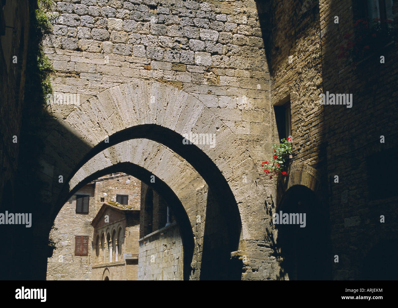 Archways, San Gimignano, UNESCO World Heritage Site, Tuscany, Italy, Europe Stock Photo
