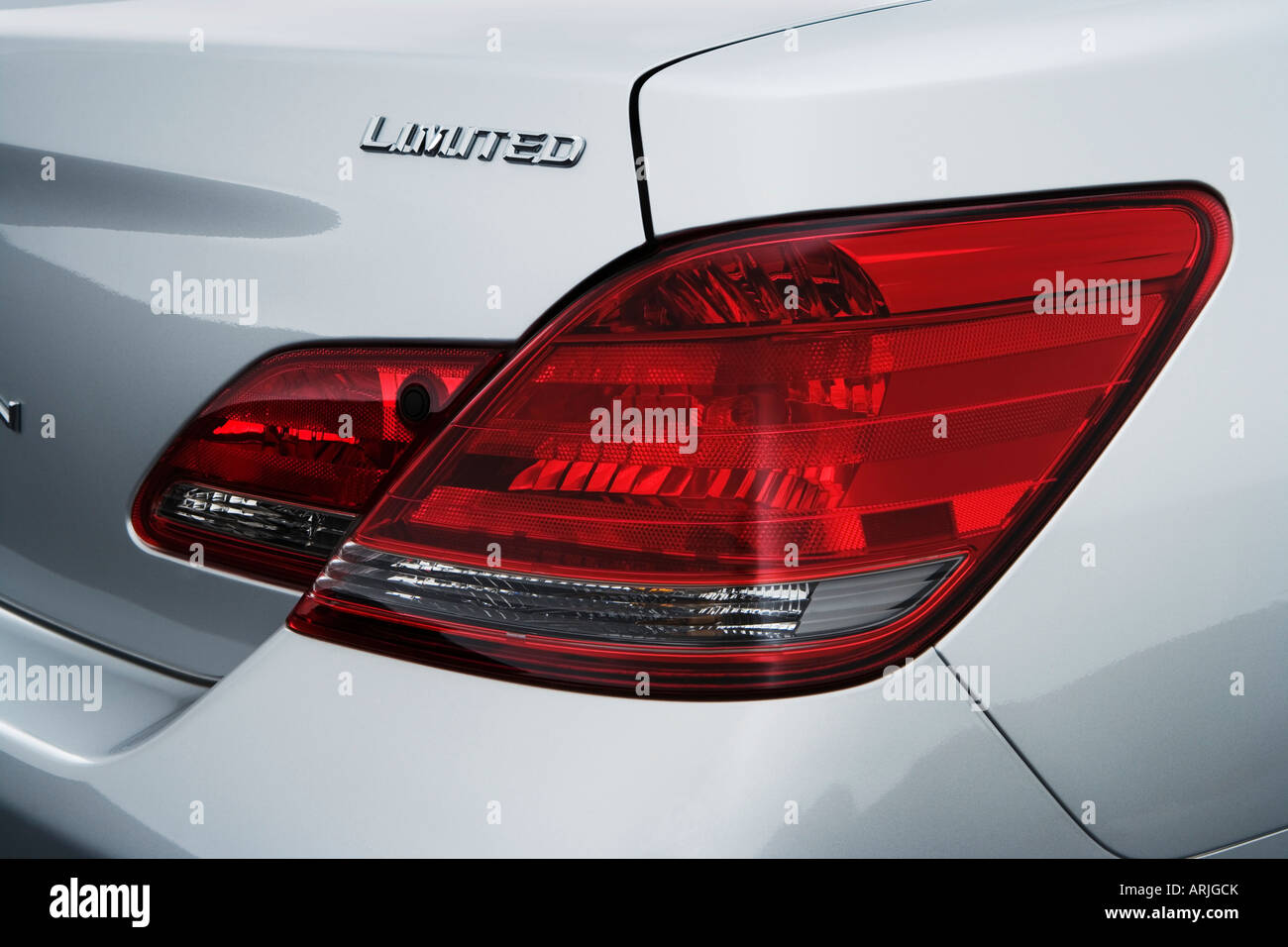 2008 Toyota Avalon LTD in Silver - Tail light Stock Photo - Alamy