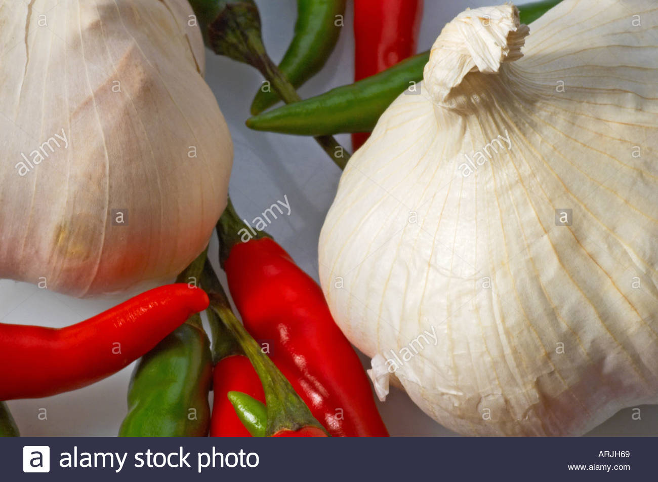 Garlic bulbs and birdseye chillies Stock Photo