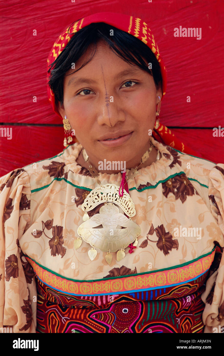 Portrait of a Cuna (Kuna) Indian woman, Rio Sidra, San Blas archipelago