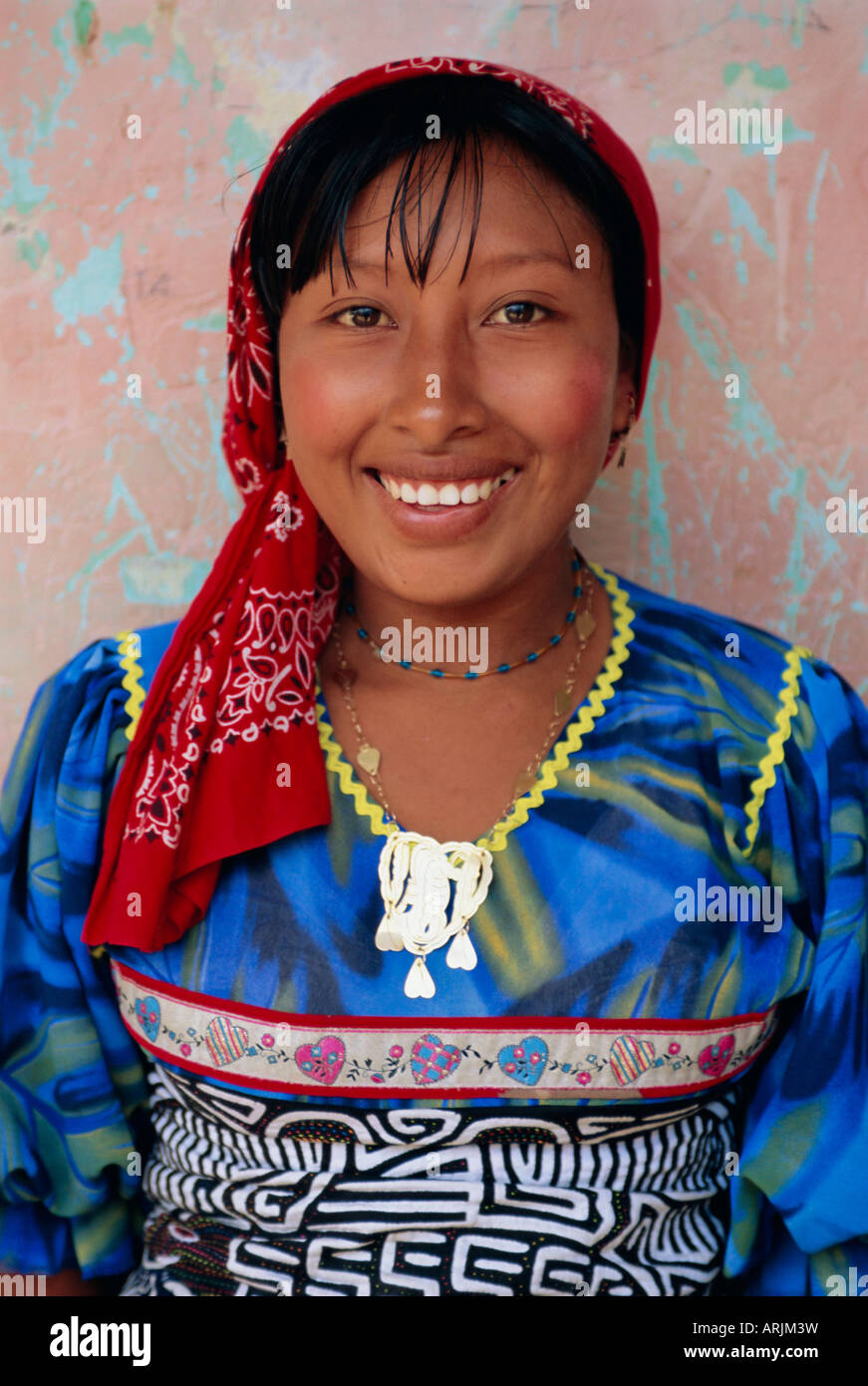 Portrait of a young Cuna (Kuna) Indian woman, Mamardup village, Rio Sidra, San Blas archipelago, Panama, Central America Stock Photo