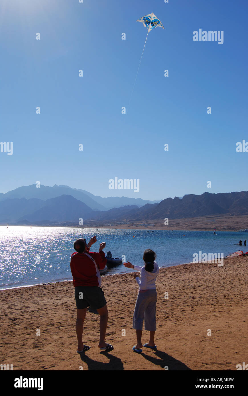 Father and daughter flying kite, Hilton Dahab Resort Hotel beach, Dahab, Sinai Peninsula, Republic of Egypt Stock Photo