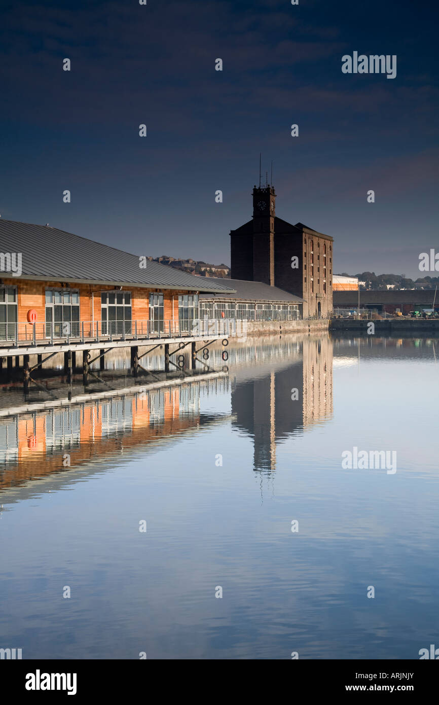 City Quay Reflection Dundee Stock Photo Alamy