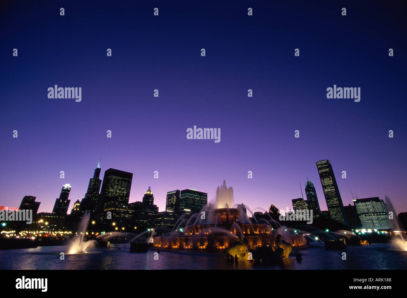 Buckingham Fountain Grant Park Chicago Illinois USA Stock Photo - Alamy